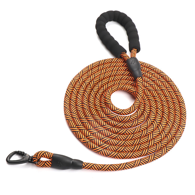 Laisse longue orange de 4,5 m avec poignée noire et mousqueton