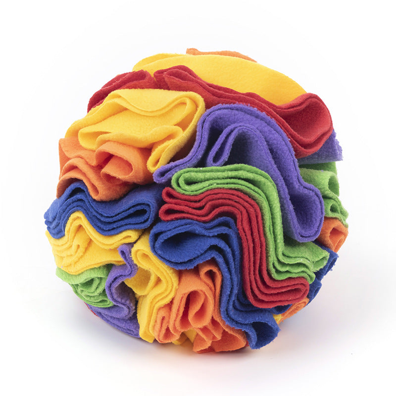 Balle de fouille multicolore en polaire sur fond blanc