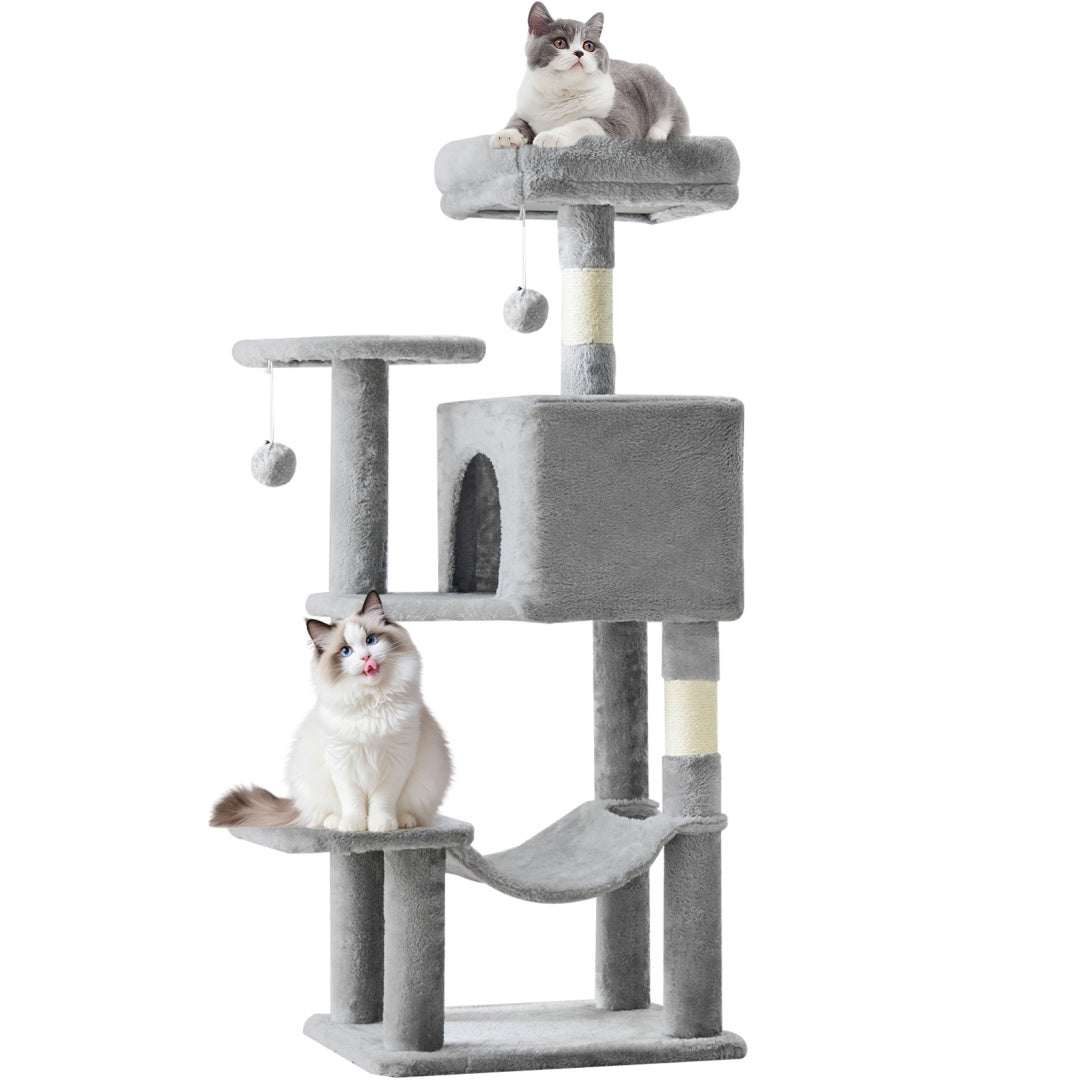 Arbre à chat gris clair avec niche et hamac, utilisé par deux chats