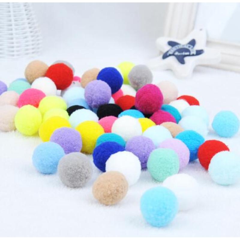 Lot de balles en peluche multicolores pour chat